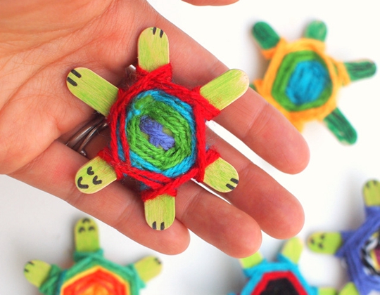 Weaving Cute Baby Turtles - Easy Popsicle Crafts for Kids