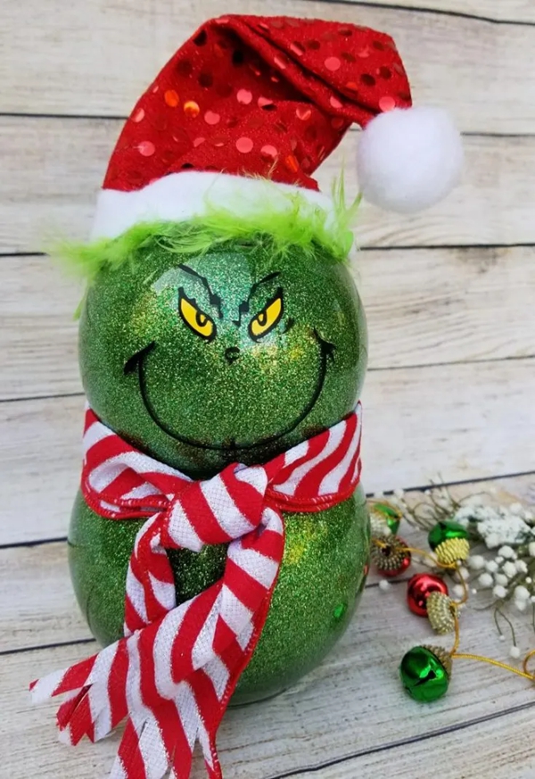 DIY Grinch-themed Christmas decorations