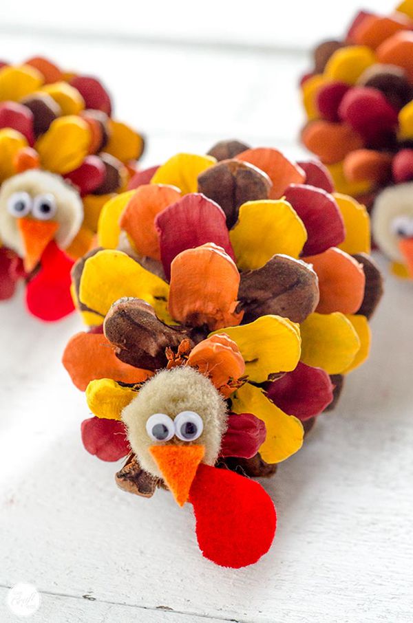 Painted pinecone turkeys for Thanksgiving