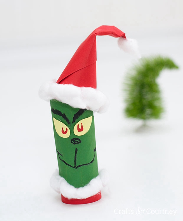 Grinch craft made from a toilet paper roll